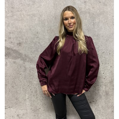Elegant Satinblus Vinröd